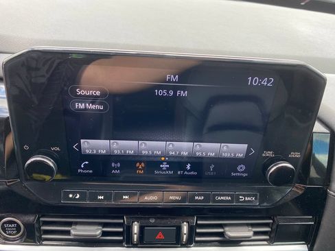 Used 2022 Nissan Pathfinder SL AWD/4WD image 16