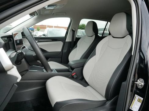 Certified 2025 Volkswagen Tiguan SE AWD/4WD image 15