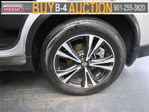 Used 2020 Nissan Rogue SV w/ Premium Package image 16