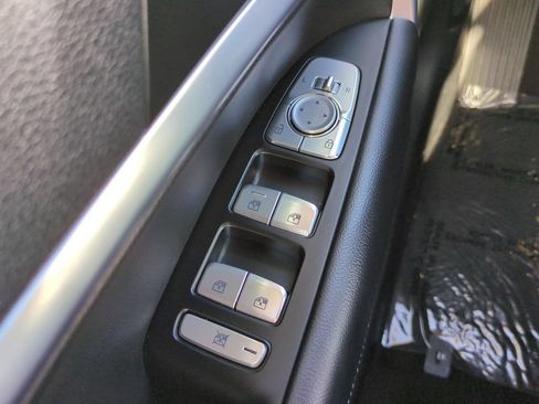 Used 2023 Genesis G70 2.0T AWD/4WD image 18