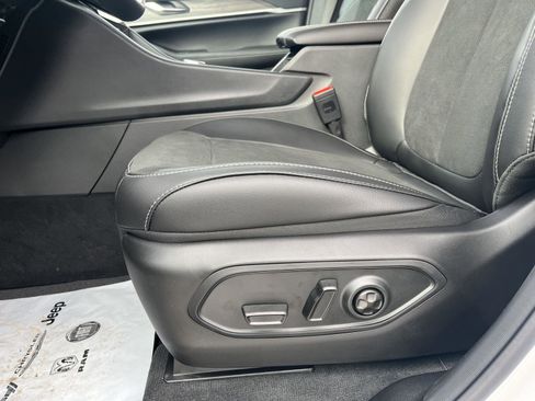 New 2026 Jeep Grand Cherokee Altitude image 13