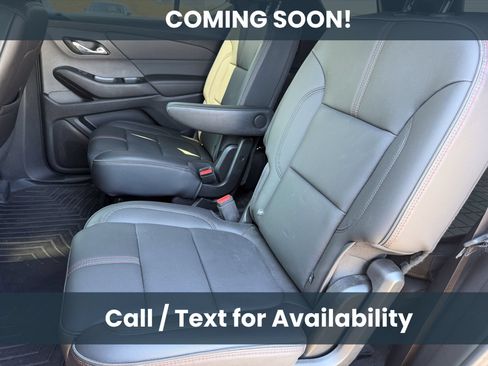 Used 2022 Chevrolet Traverse RS FWD image 9