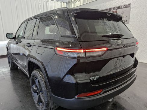 New 2025 Jeep Grand Cherokee Limited w/ Luxury Tech Group II image 9