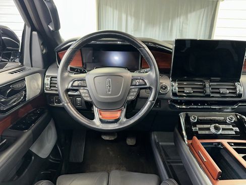 Used 2023 Lincoln Navigator Reserve image 22