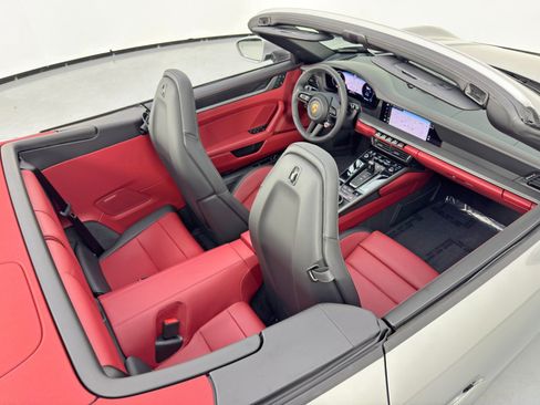Used 2025 Porsche 911 Carrera RWD image 42