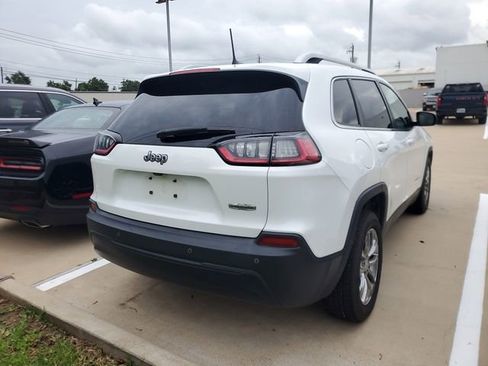 Used 2019 Jeep Cherokee Latitude Plus FWD image 6