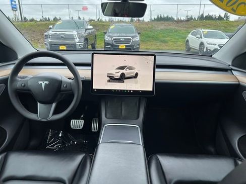 Used 2023 Tesla Model Y Performance image 12