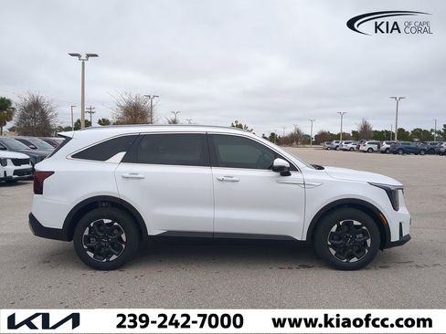 New 2025 Kia Sorento S w/ Panoramic Sunroof Package image 4