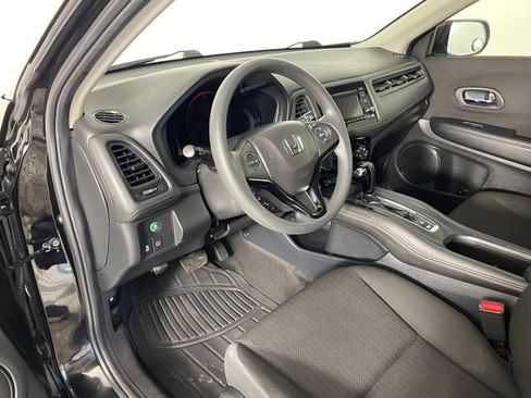Used 2017 Honda HR-V LX image 3