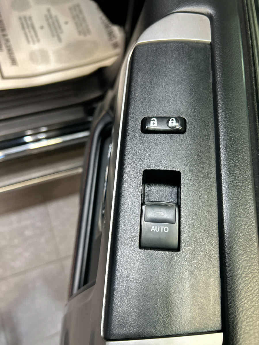 Used 2018 Toyota 4Runner Limited AWD/4WD image 28