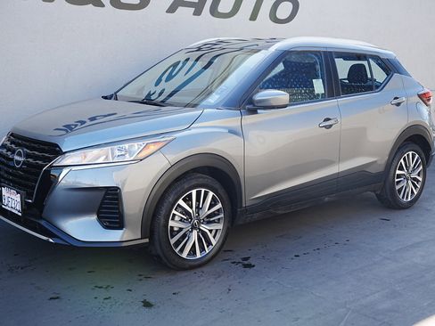 Used 2024 Nissan Kicks SV image 7