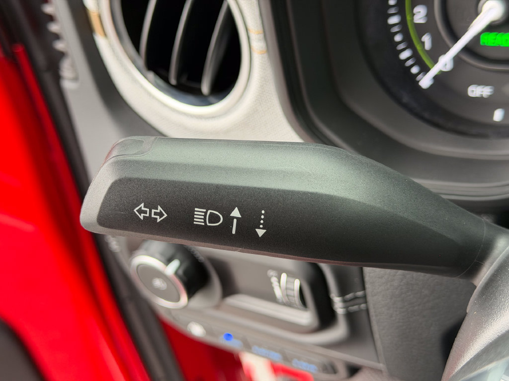Used 2024 Jeep Wrangler Unlimited Sahara w/ Technology Group AWD/4WD image 38