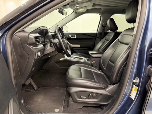 Used 2020 Ford Explorer XLT w/ Equipment Group 202A AWD/4WD image 16
