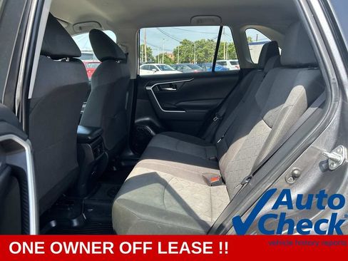 Used 2022 Toyota RAV4 XLE AWD/4WD image 17