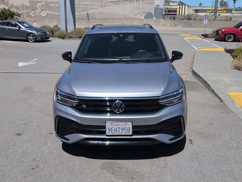 Used 2023 Volkswagen Tiguan SE R-Line AWD/4WD image 3