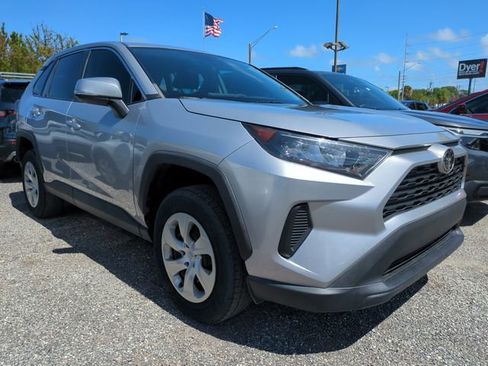 Used 2022 Toyota RAV4 LE FWD image 1