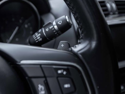 Used 2019 Jaguar XE Premium image 8