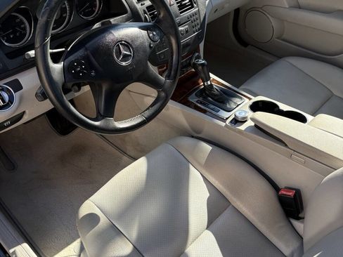 Used 2011 Mercedes-Benz C 300 4MATIC Sedan image 6