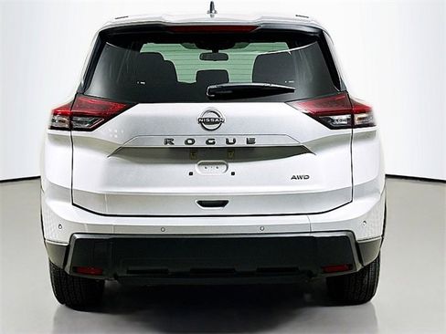 Used 2024 Nissan Rogue S image 6