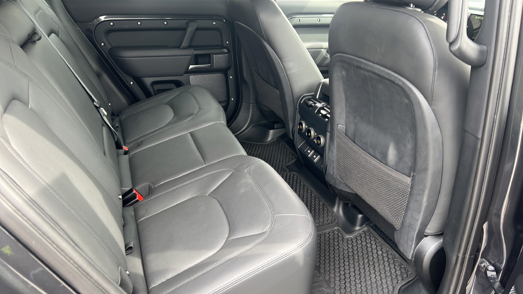 Used 2023 Land Rover Defender 110 AWD/4WD image 18