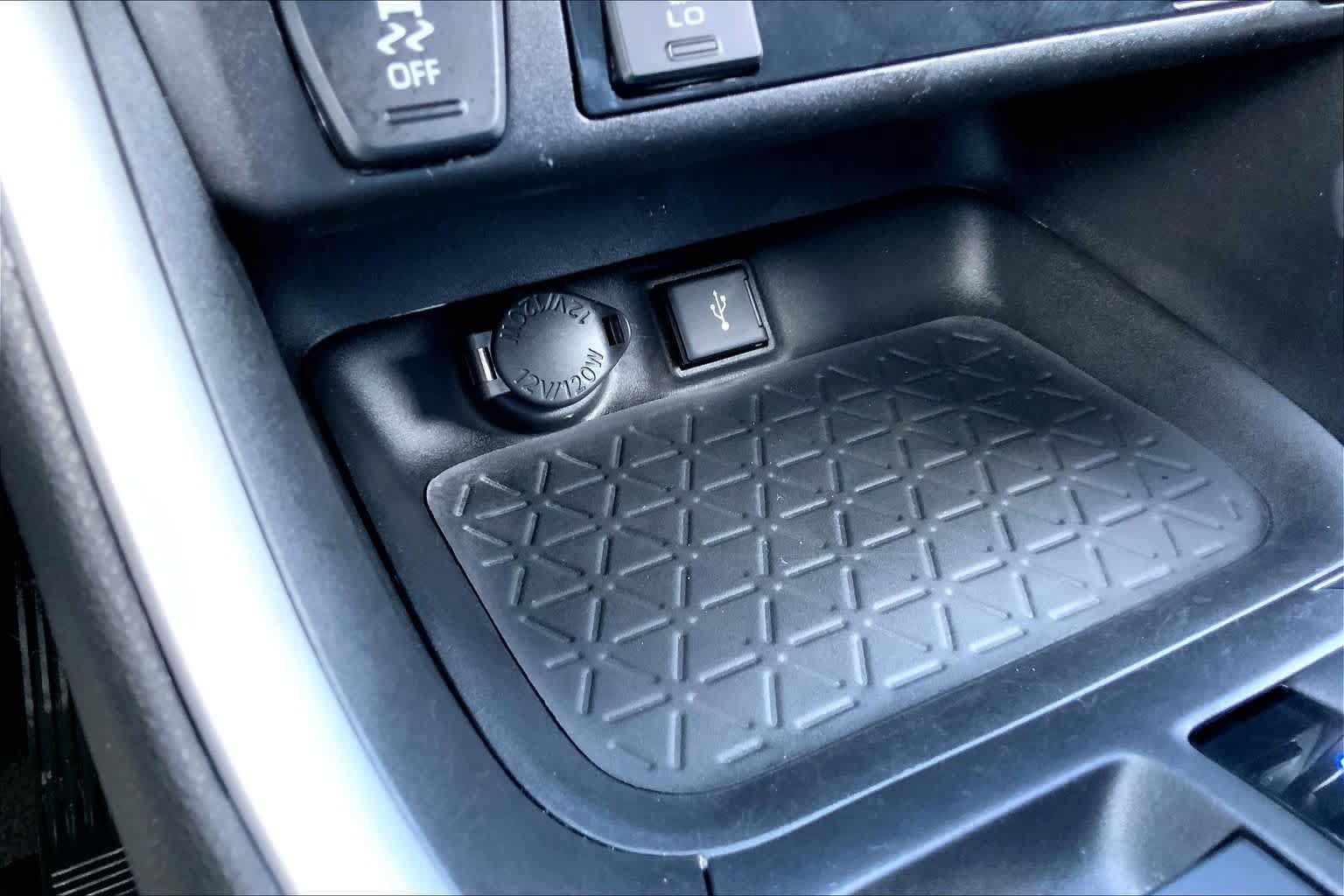 Used 2021 Toyota RAV4 XLE Premium AWD/4WD image 35