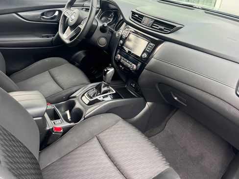 Used 2019 Nissan Rogue SV image 13