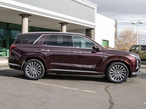 Used 2024 Hyundai Palisade Calligraphy image 8
