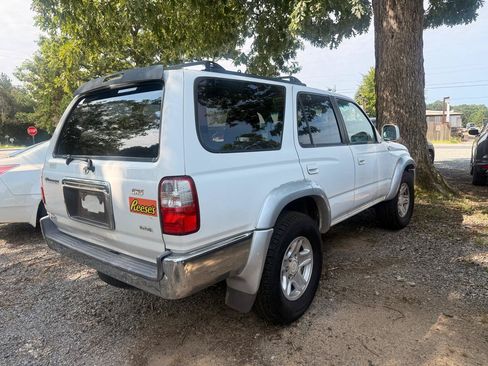 Used 2002 Toyota 4Runner SR5 RWD image 3