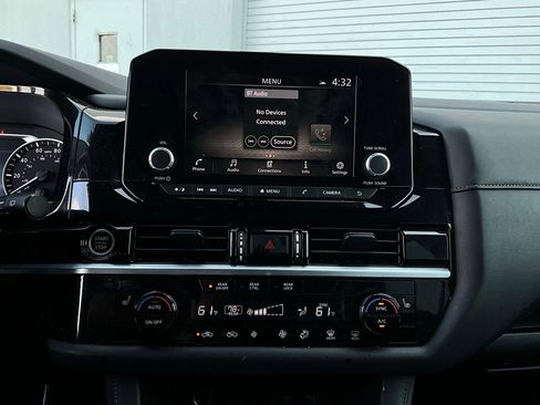 Used 2024 Nissan Pathfinder SV image 24