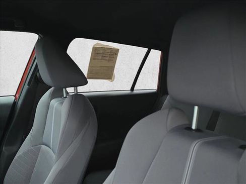 Used 2024 Toyota Corolla Cross SE image 12