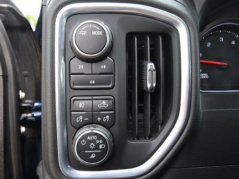 Used 2022 Chevrolet Silverado 2500 LT w/ Convenience Package AWD/4WD image 16