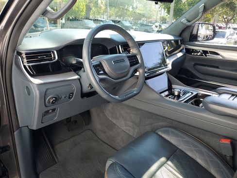 Used 2022 Jeep Grand Wagoneer Series III w/ Flexible Seating Group AWD/4WD image 23