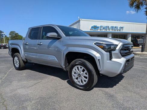 Used 2025 Toyota Tacoma SR5 RWD image 3