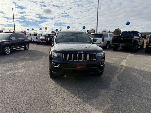 Used 2019 Jeep Grand Cherokee Laredo AWD/4WD image 5