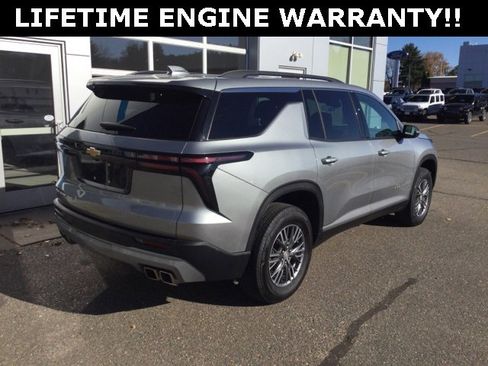 Used 2025 Chevrolet Traverse LT image 7