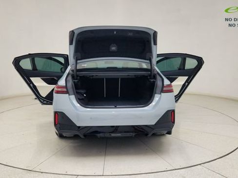 Used 2026 BMW i5 eDrive40 w/ M Sport Package RWD image 18