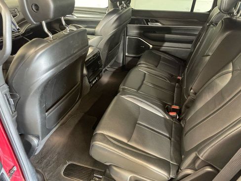 Used 2023 Jeep Wagoneer Series III w/ Preferred Equipment Group image 13