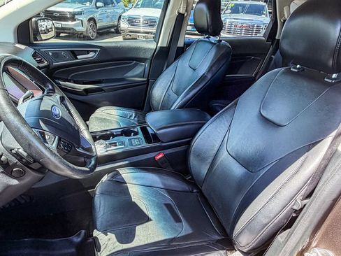 Used 2019 Ford Edge Titanium w/ Equipment Group 301A AWD/4WD image 9