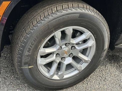 New 2026 Chevrolet Suburban LS image 7