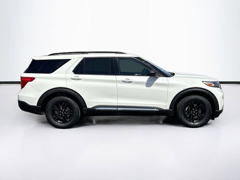 Used 2022 Ford Explorer XLT w/ Equipment Group 202A AWD/4WD image 4