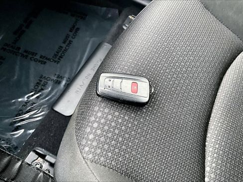 Used 2019 Toyota Prius LE image 14