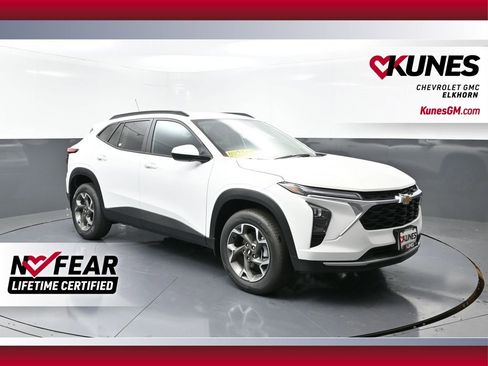 New 2025 Chevrolet Trax LT w/ Driver Confidence Package image 1