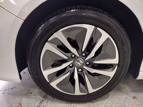 Used 2020 Honda Accord Touring image 5