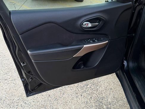 Used 2018 Jeep Cherokee Latitude image 5