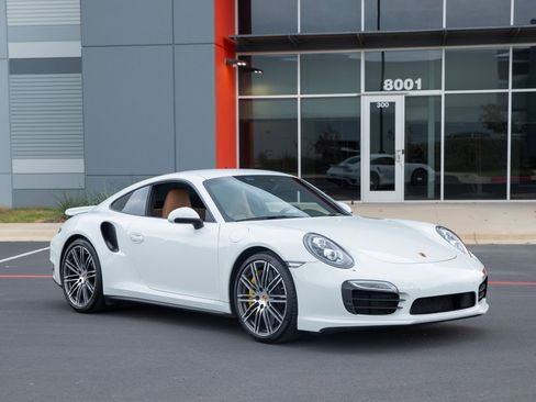 Used 2015 Porsche 911 Turbo S image 14
