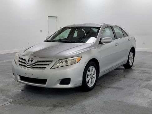 Used 2010 Toyota Camry LE FWD image 4