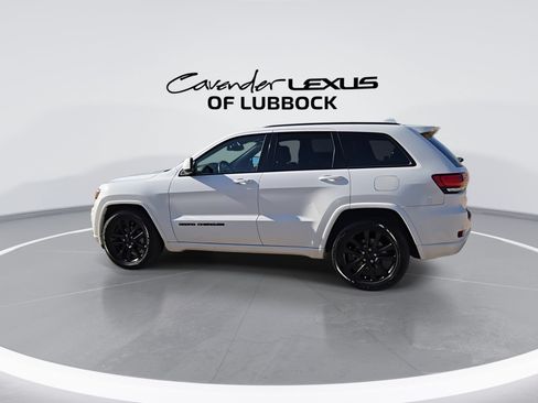 Used 2017 Jeep Grand Cherokee Altitude RWD image 6