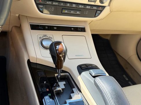 Used 2013 Lexus ES 350 w/ Luxury Pkg FWD image 26
