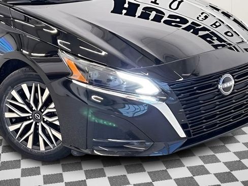 Used 2025 Nissan Altima 2.5 SV FWD image 21