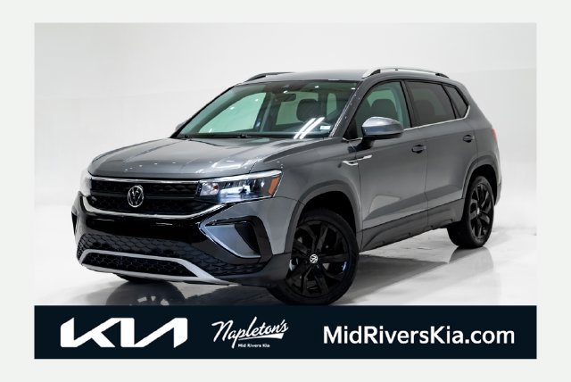 Used 2023 Volkswagen Taos SE w/ Black Wheel Package FWD image 1
